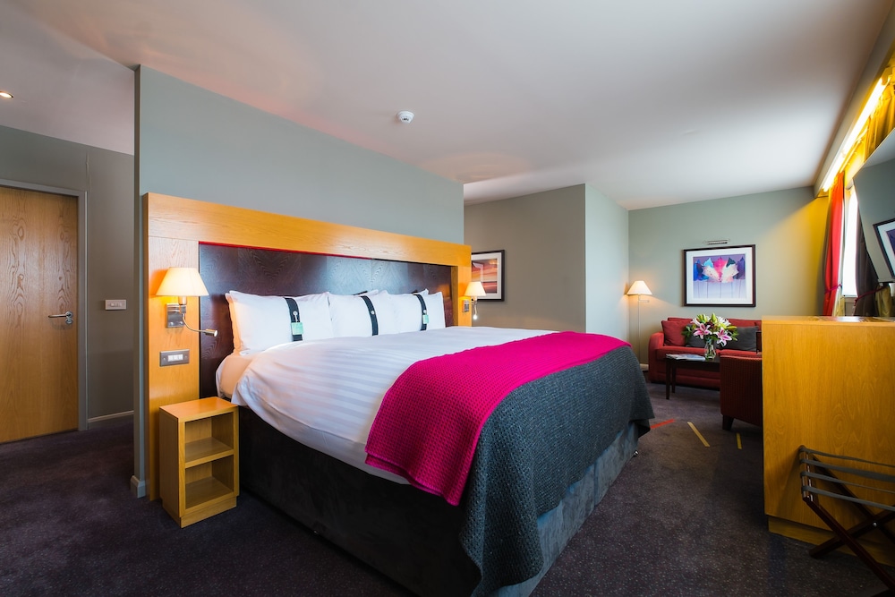 Holiday Inn West 18/60