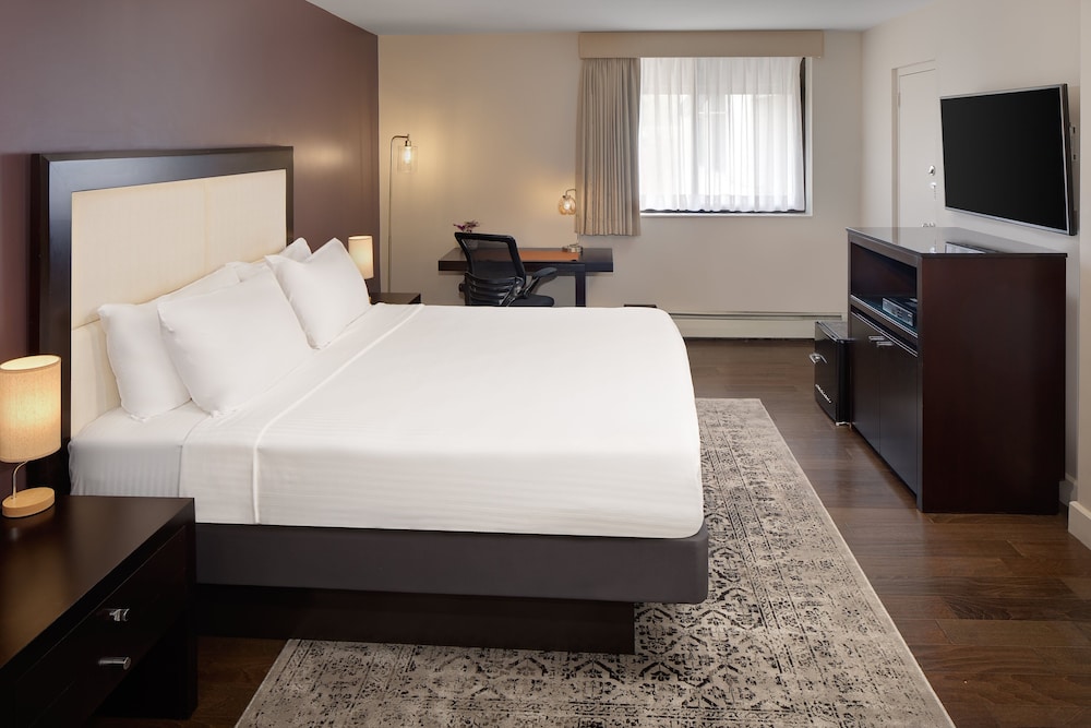 Signature, King Bed