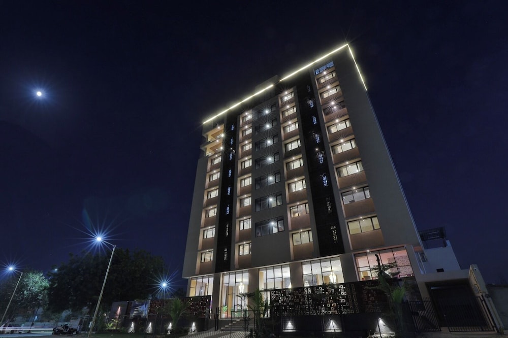 Hotel Empyrean 2/49