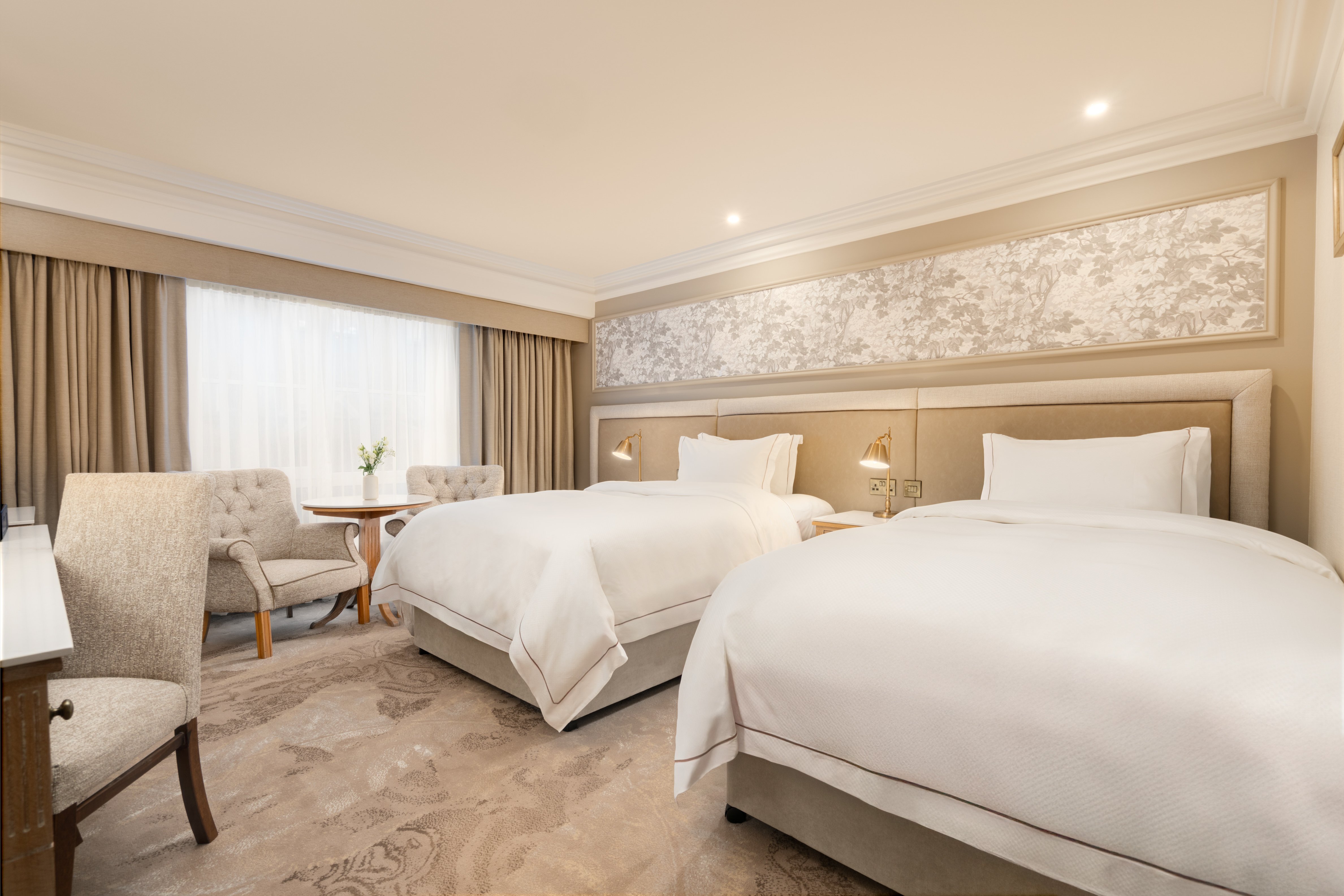 EXECUTIVE, KING BED