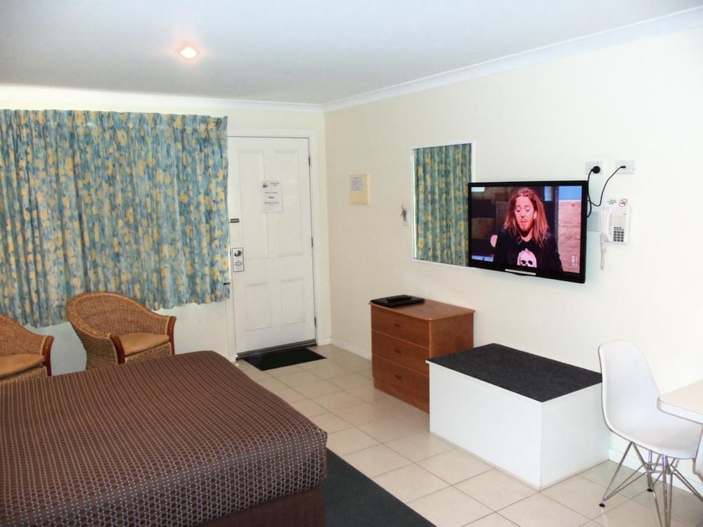 Emu Point Motel 46/70
