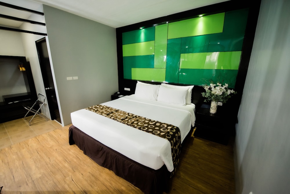 Sun City Suites 17/58