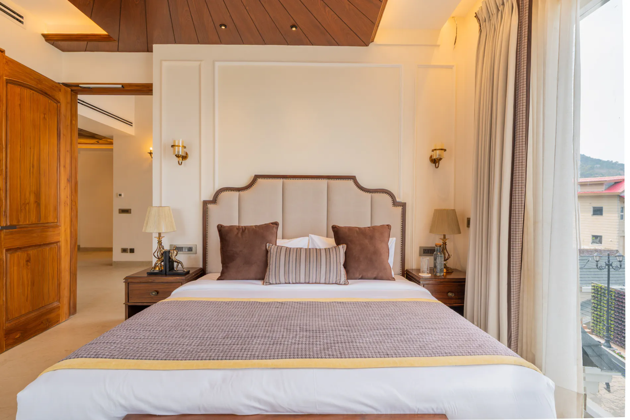 ELIVAAS Prive The Royce Orchid Luxe 4 BHK Hilltop Villa With Steam Room, Pvt Pool & 360 Hill Views 17/40