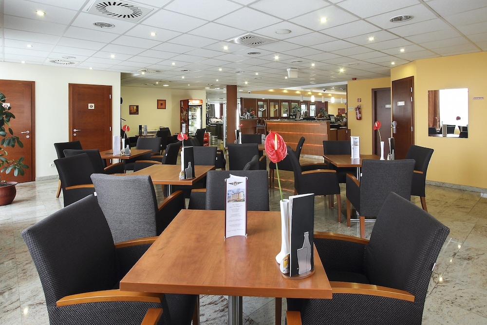 AIRPORT HOTEL BUDAPEST 62/73