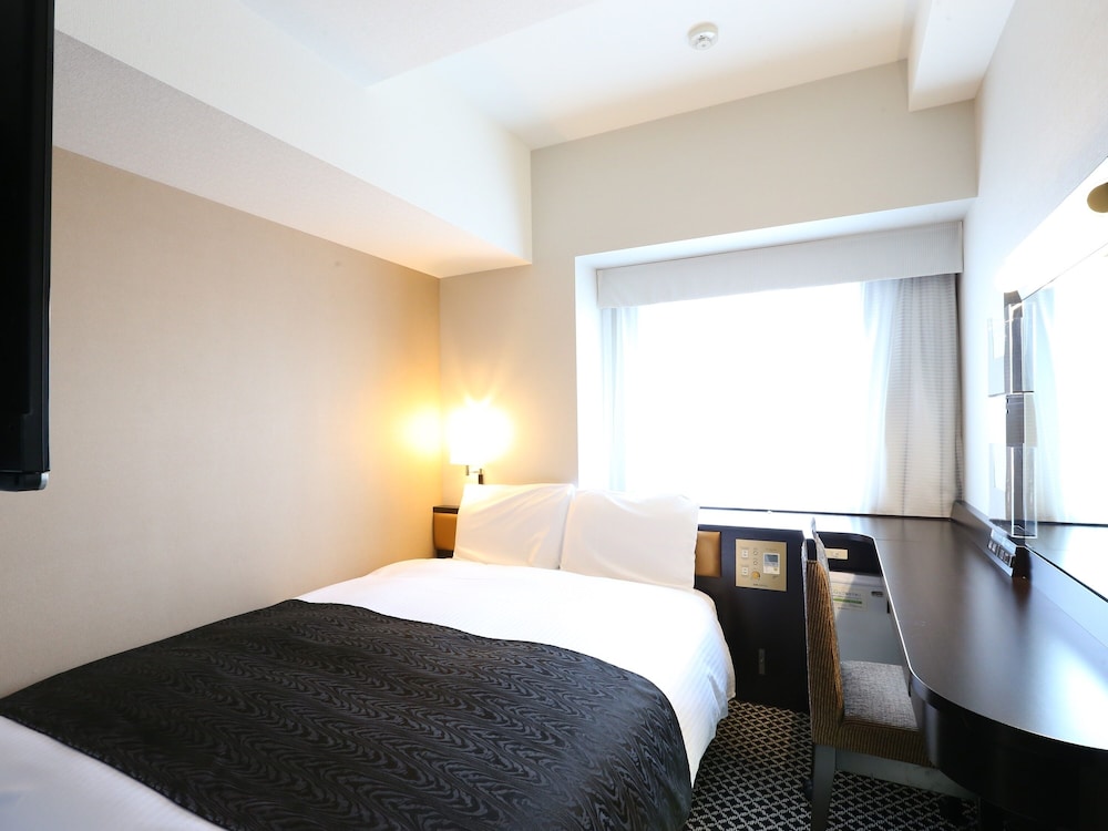ROOM, SINGLE