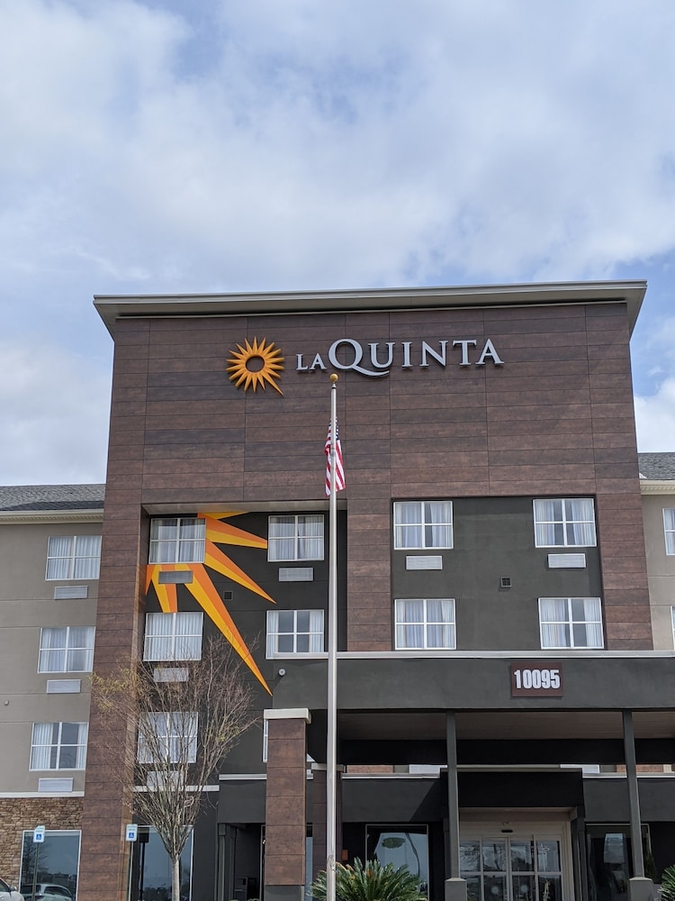 La Quinta Inn and Suites by Wyndham Montgomery 1/50