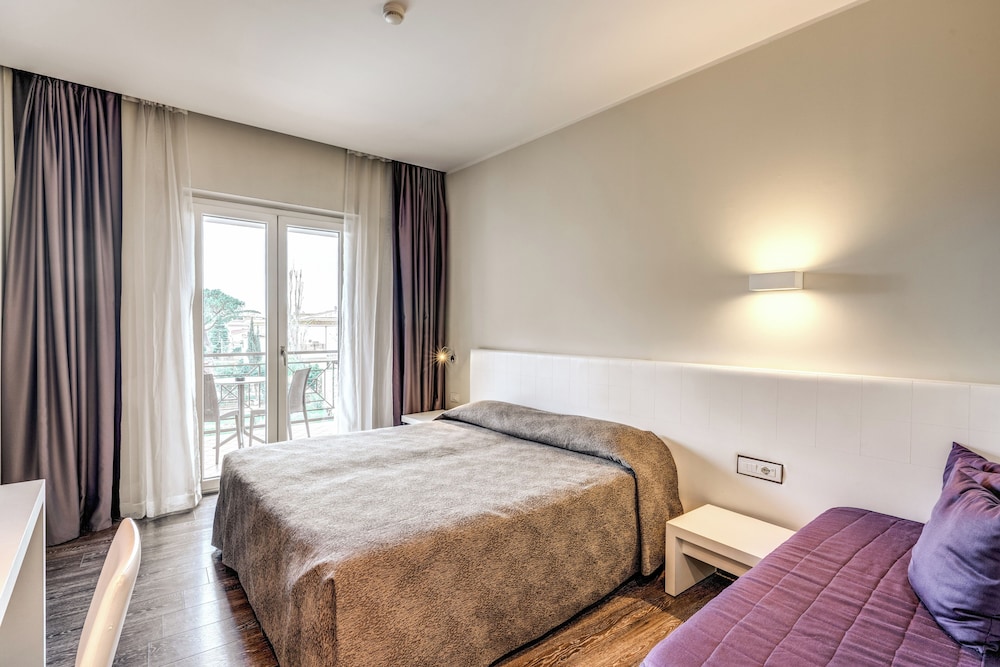 DELUXE, DOUBLE BED