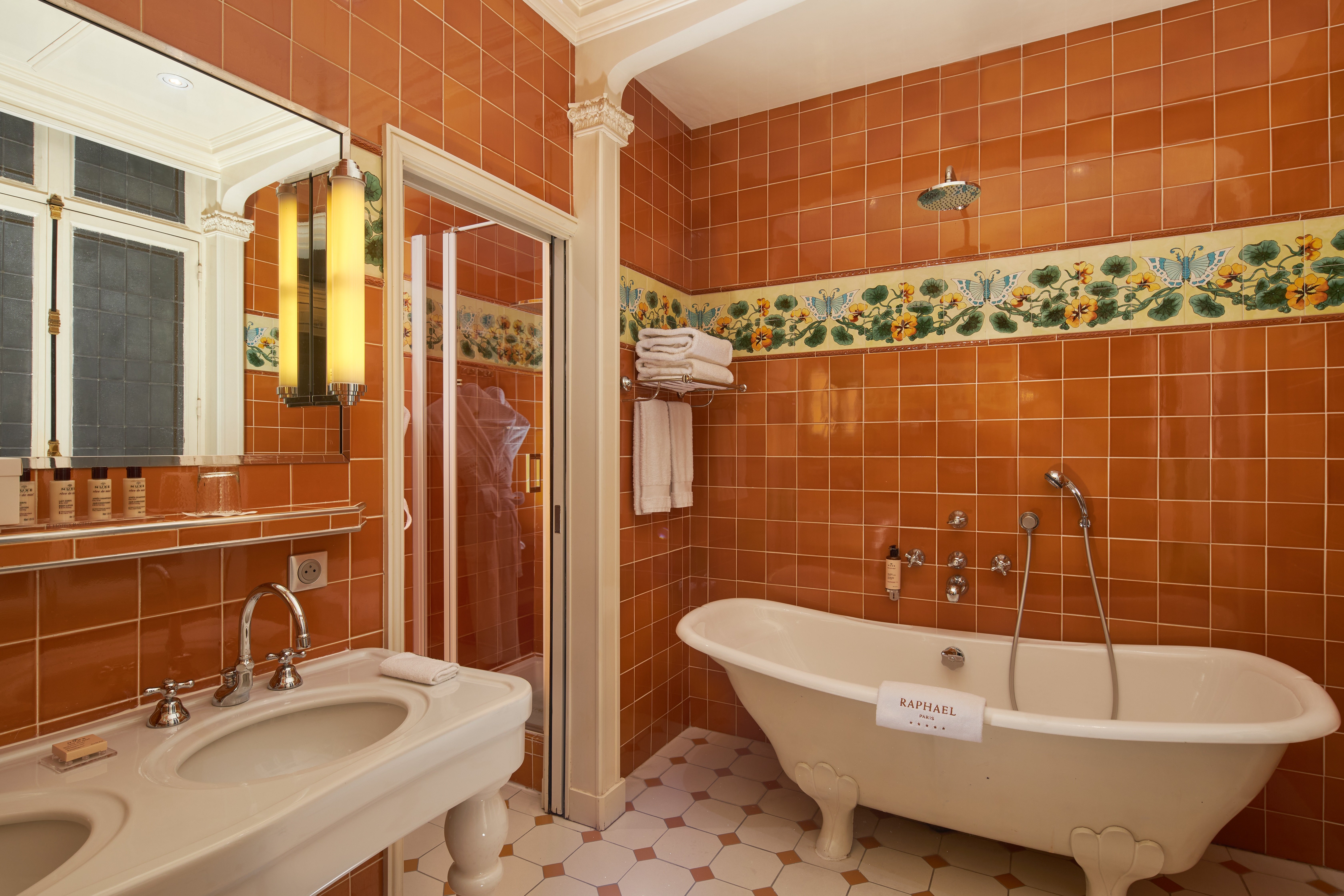 HOTEL RAPHAEL 80/80