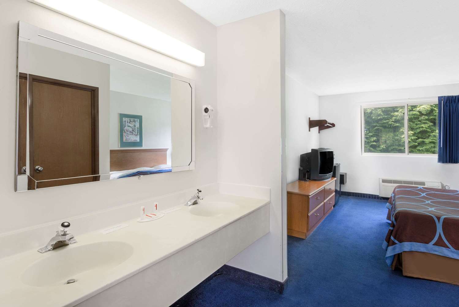 Super 8 By Wyndham Kingston 21/21