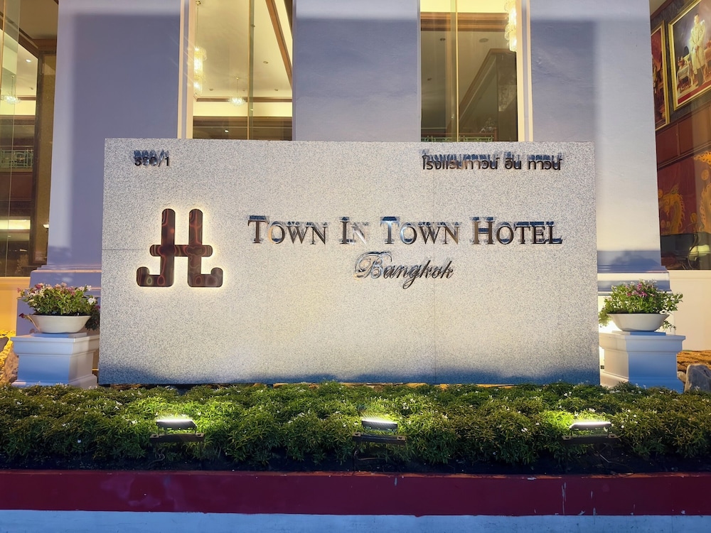 Town In Town 4/50