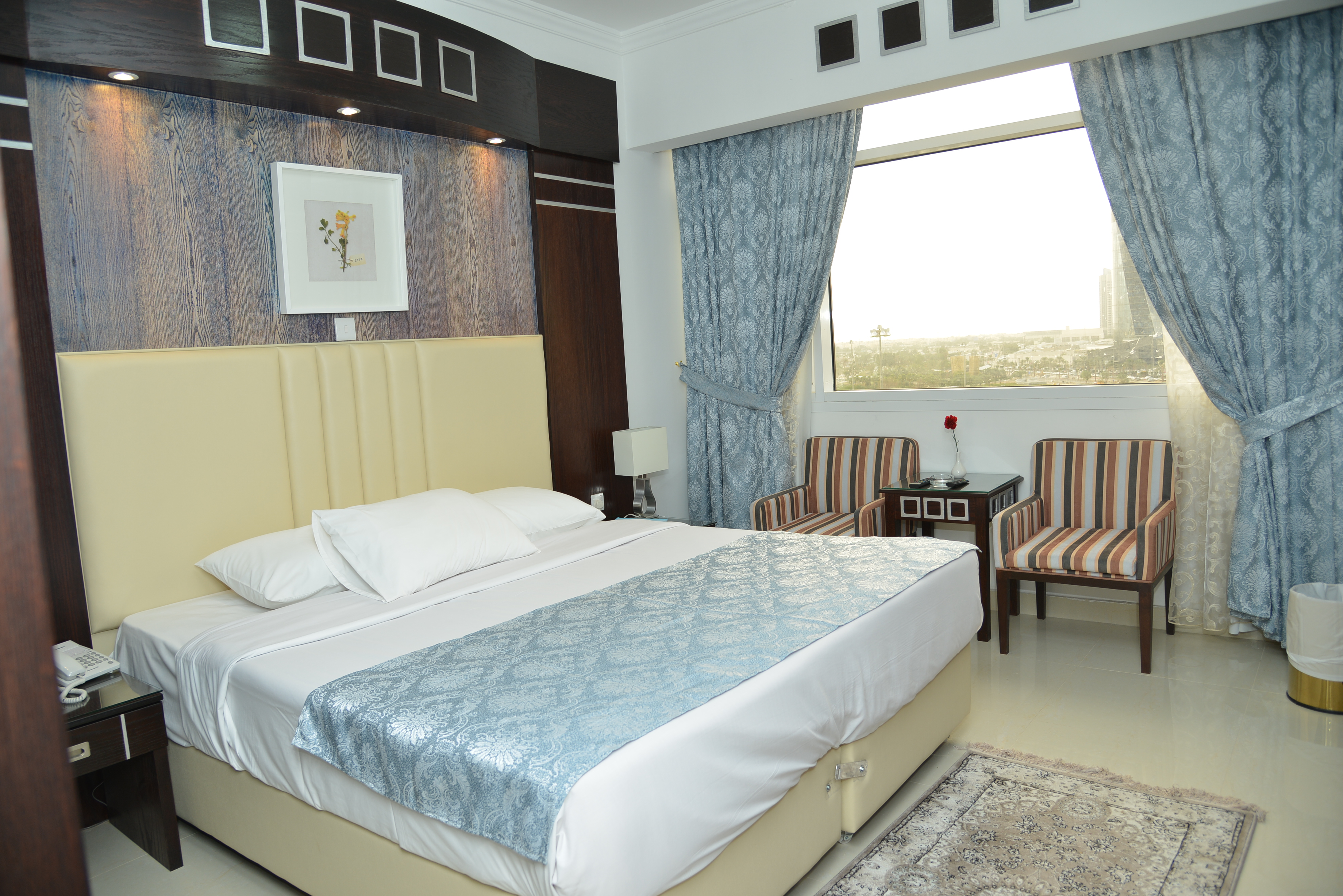 غرفة قياسية بسرير مزدوج، Kuwait Continental Hotel 3/3