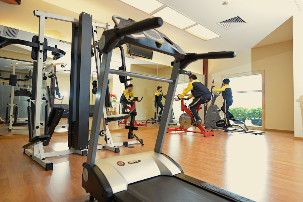 GUANGZHOU NEW CENTURY HOTEL 48/65