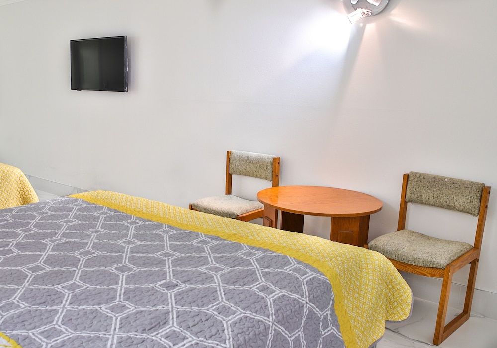 Diplomat Inn 13/58