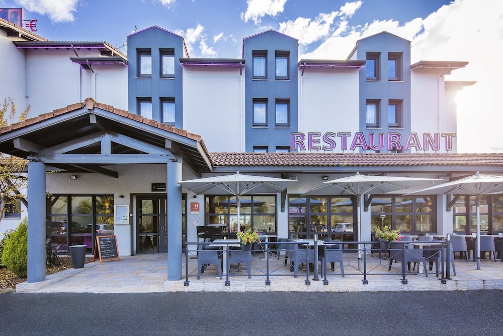 Loreak Hotel 1/40