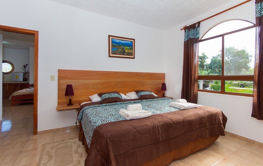 Twin Lodge Galapagos Hotel 16/68