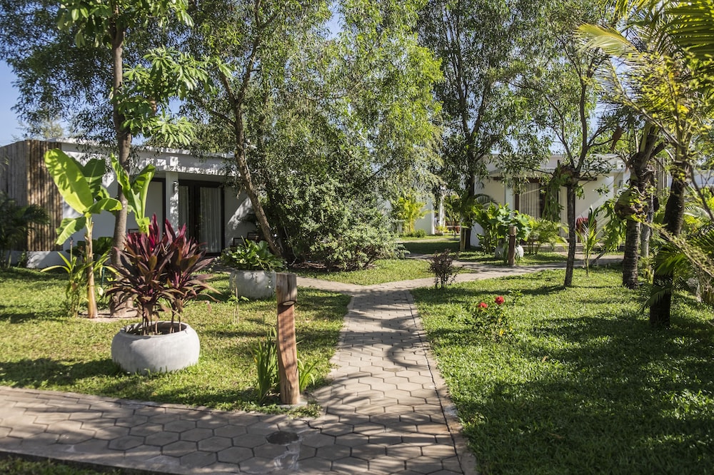 Sahaa Beach Resort 36/48