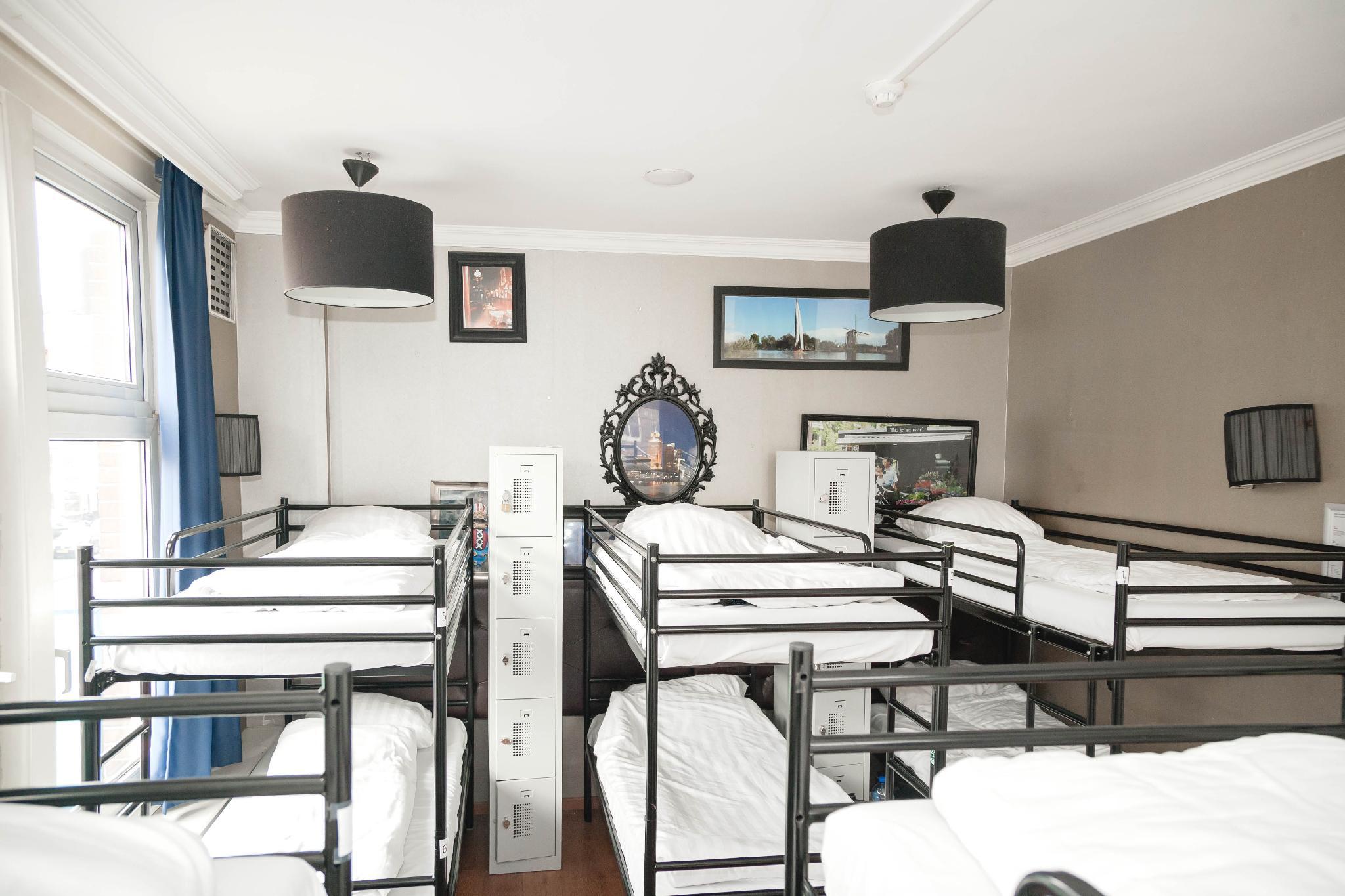 Mixed Dorm, 12 Beds