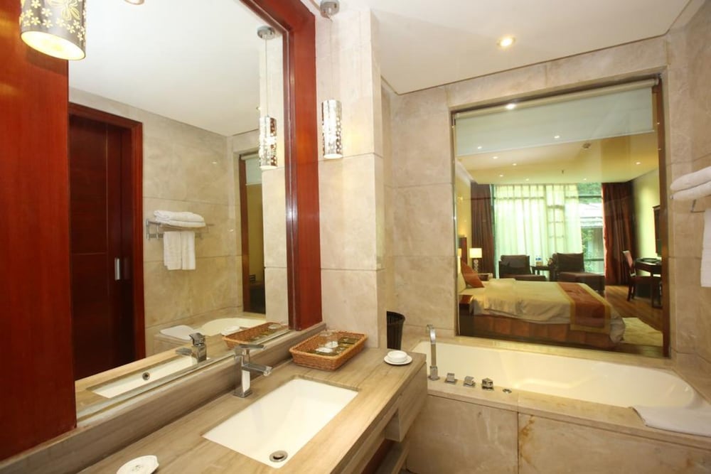 Grand Villa Hotel 37/39