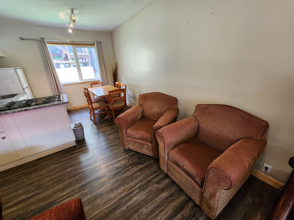 Aspen Village Inn 45/79