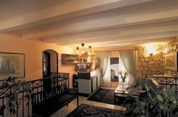 Domus Mariae Albergo 36/48