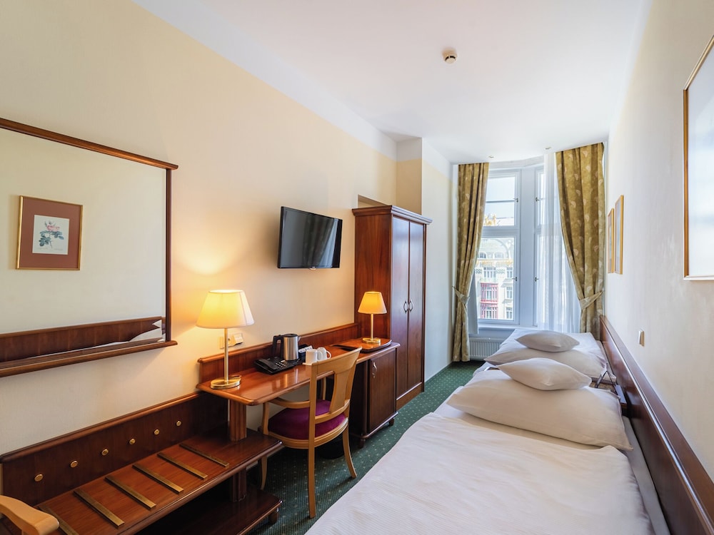 Room, Twin Beds, Wenceslas Square View، Ea Hotel Rokoko 2/5