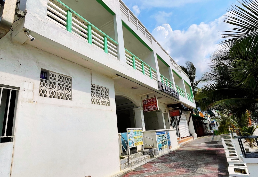 White Beach Hotel Bar And Restaurant 22/90