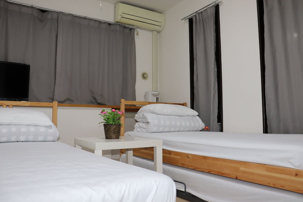 Sophiearth Hostel 24/73