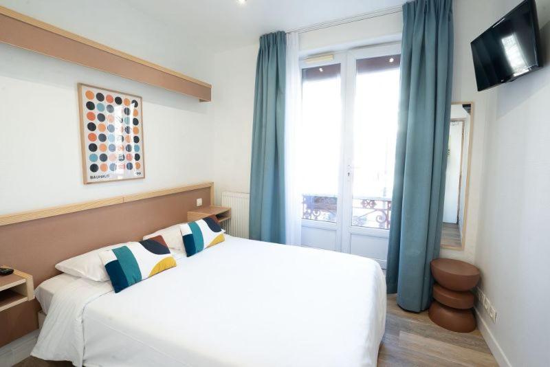 Room, Single, Double Bed
