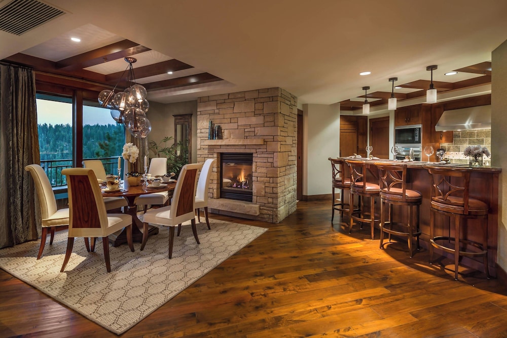 4 Bedrooms, 4 Double Beds, Mountain View