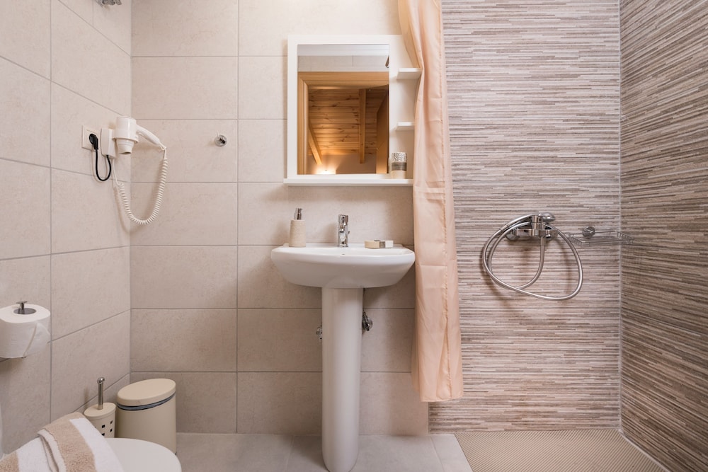 Athina Apartments 38/41