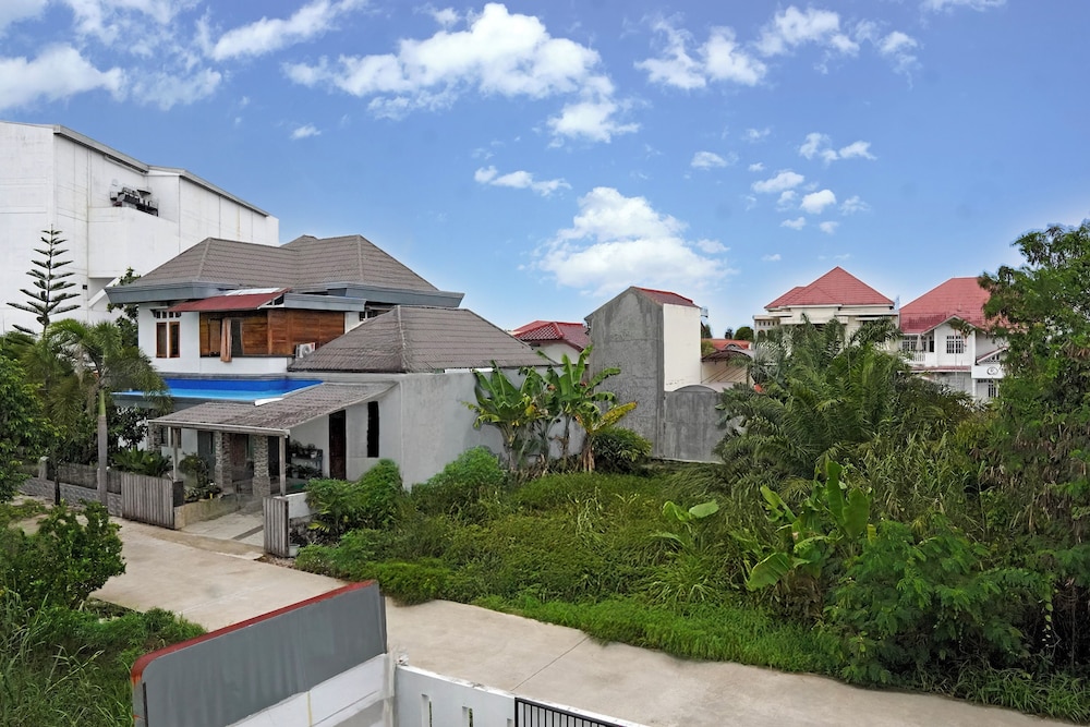 Hotel O near Transmart Padang (formerly Sulaiman Residence) 58/62