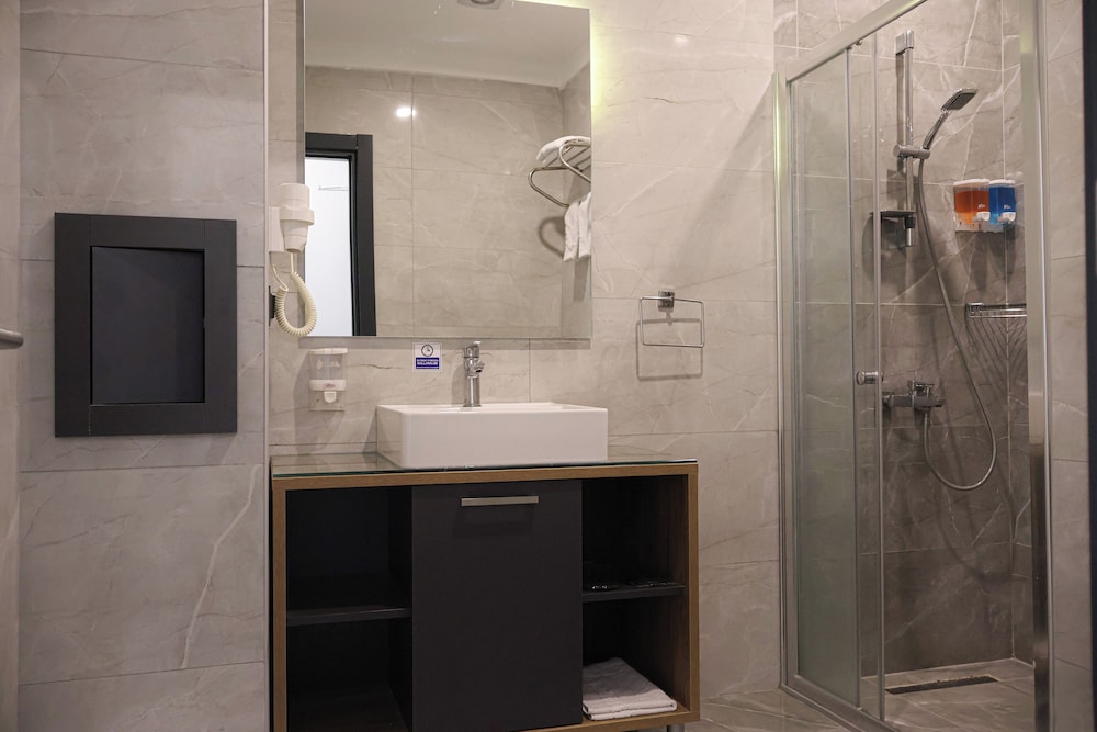 HOME PLUS Hotel & SEYHLI 35/42