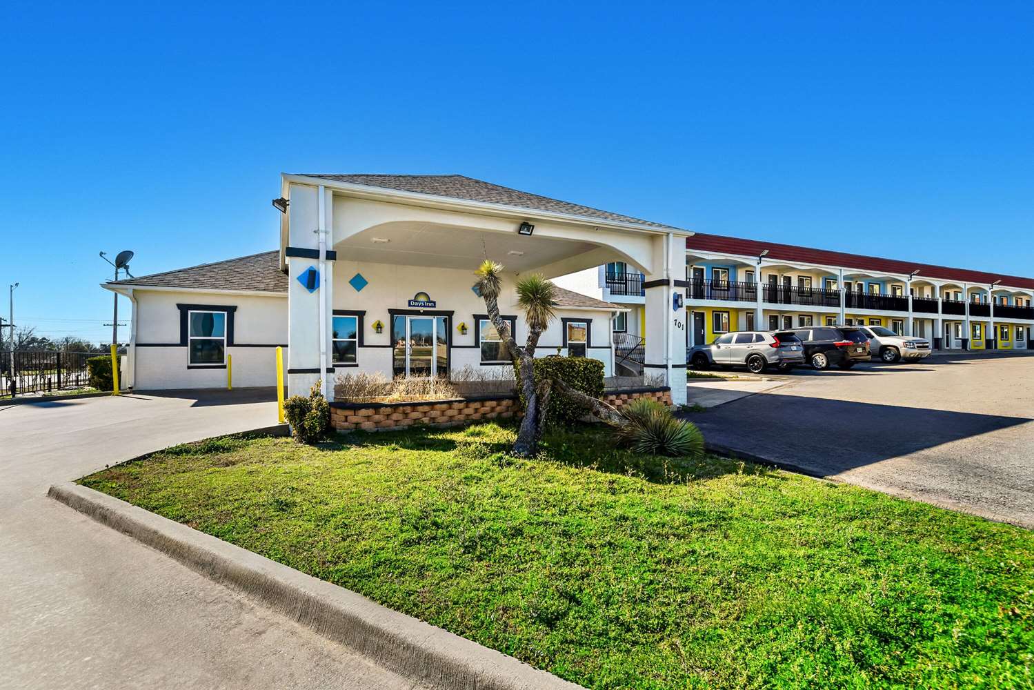 Days Inn by Wyndham Gainesville 48/49