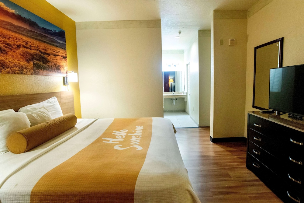 Days Inn & Suites By Wyndham Houston North/Aldine 25/68