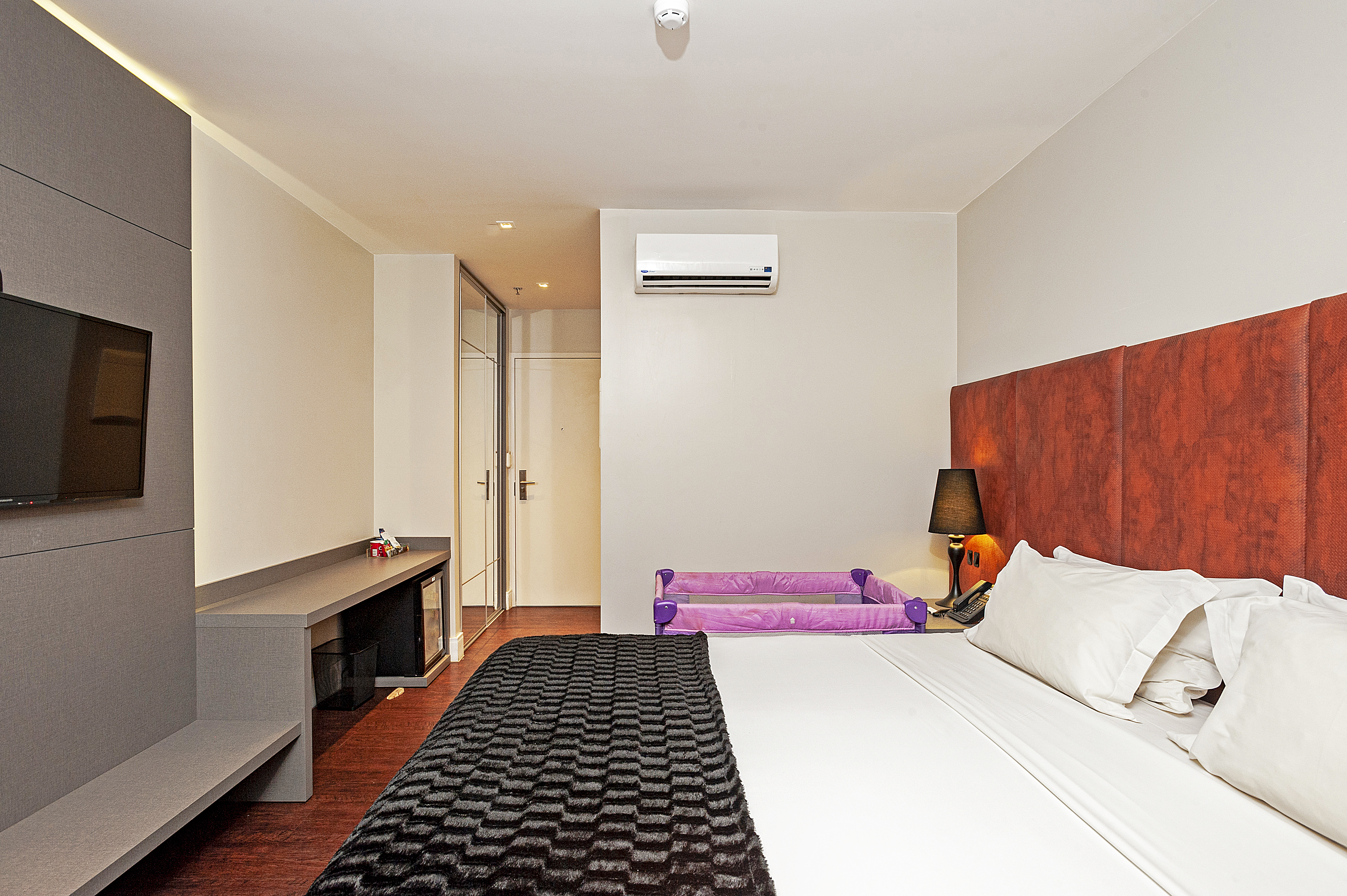 Deluxe, Queen Bed