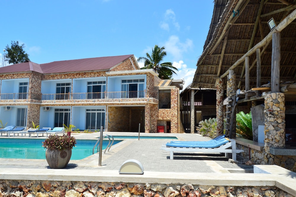 Serene Beach Resort 7/76