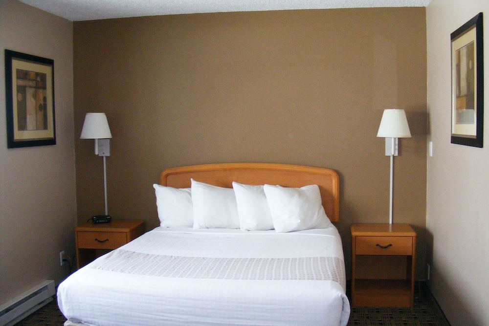 Americas Best Value Inn & Suites Bismarck 7/31