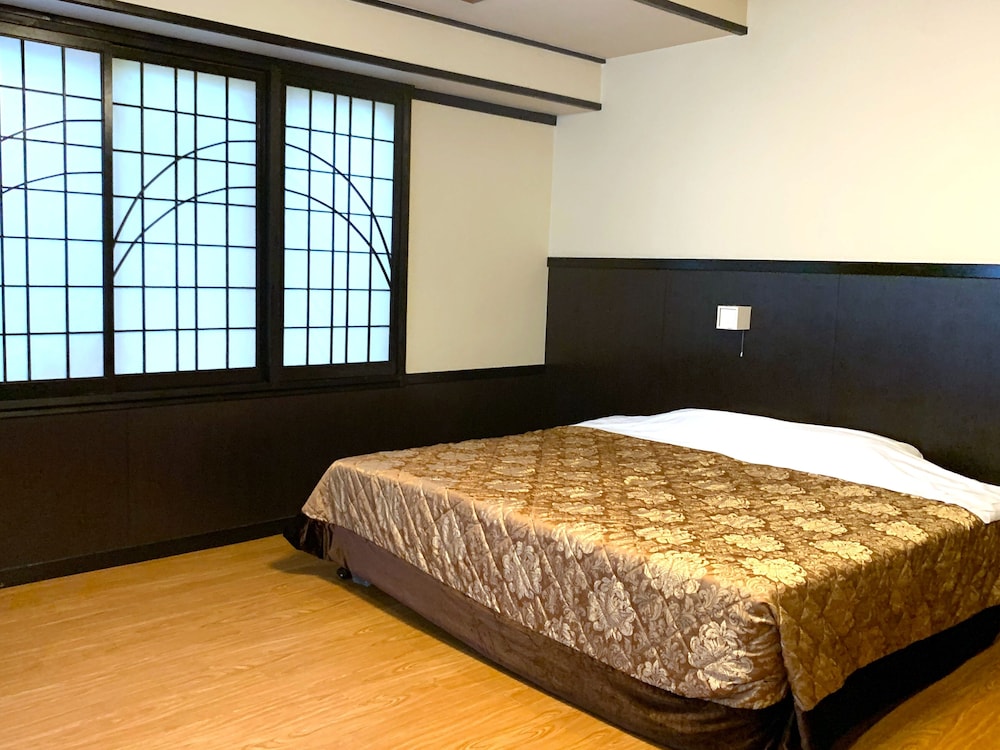 ROOM, DOUBLE BED, SMOKING
