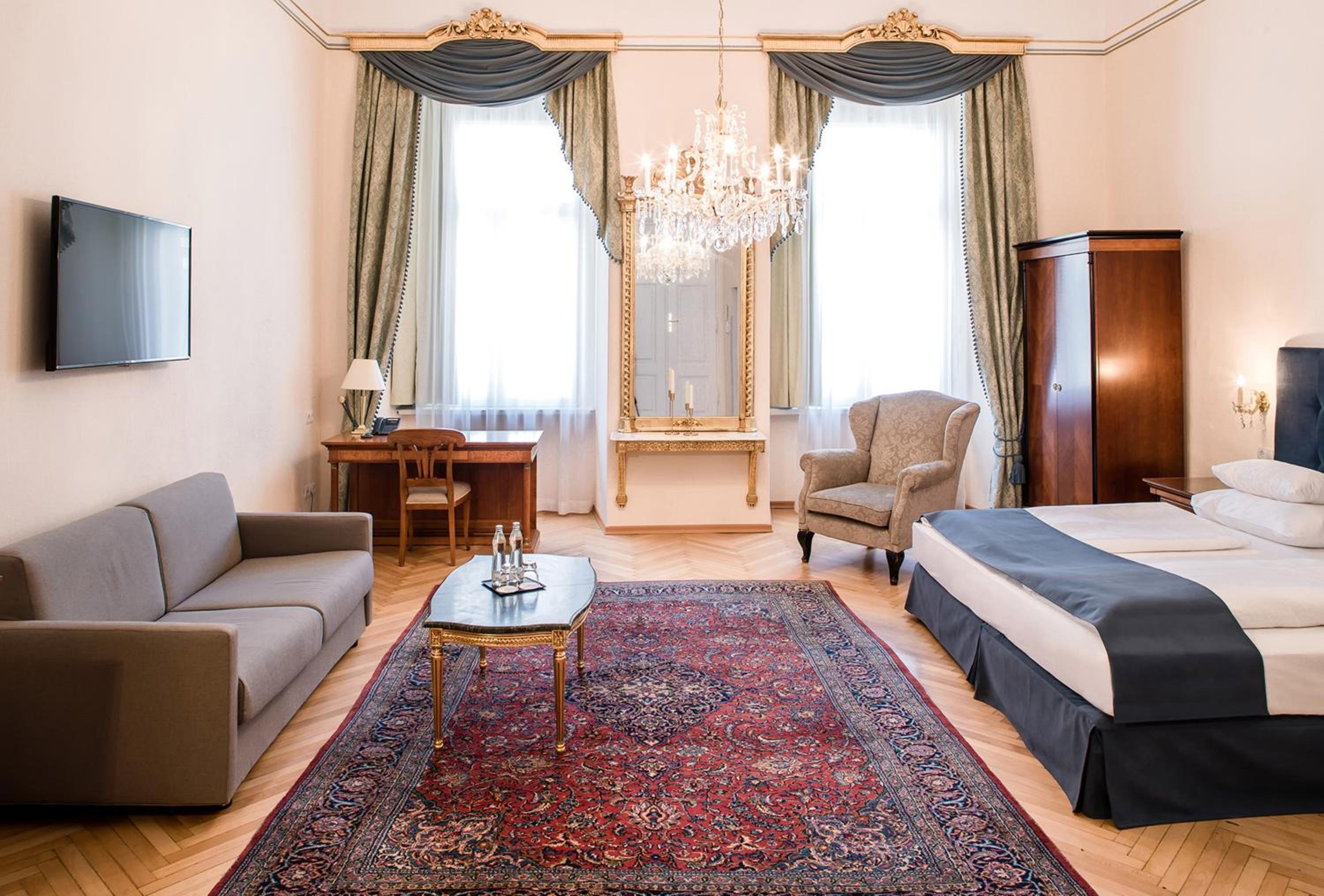 Superior, Queen Bed