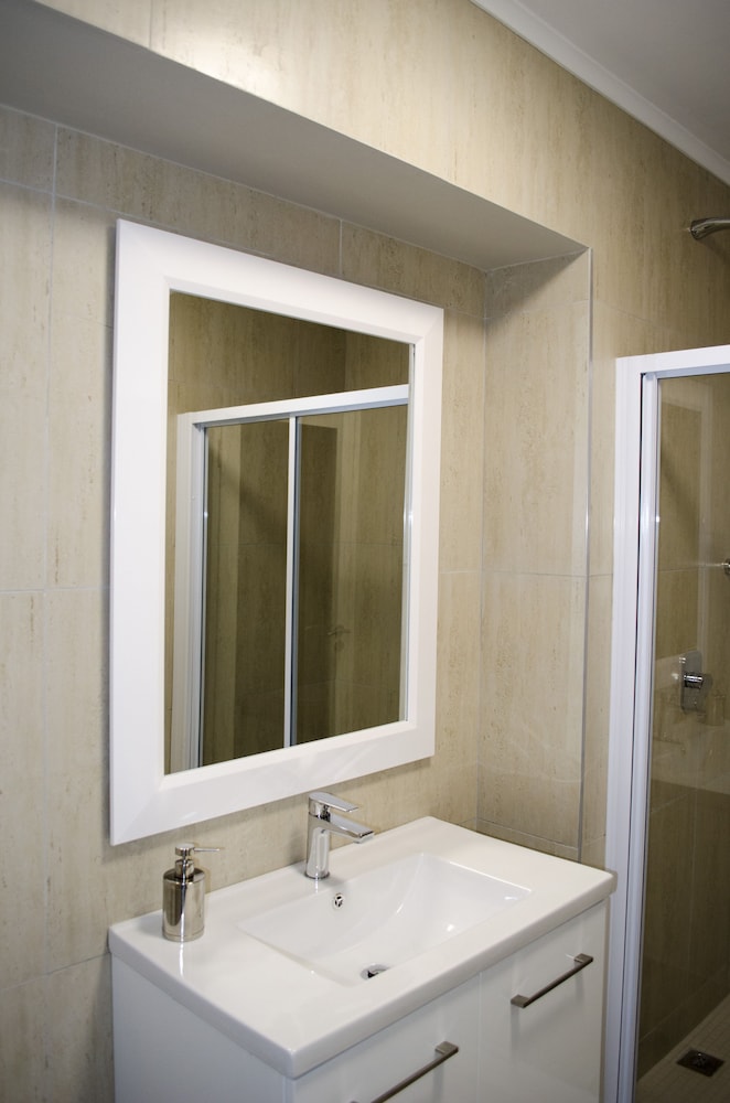 2 Bedrooms, Mayfair, Apartment, Queen and Twin Beds، Mayfair Luxury Apartments 2/2