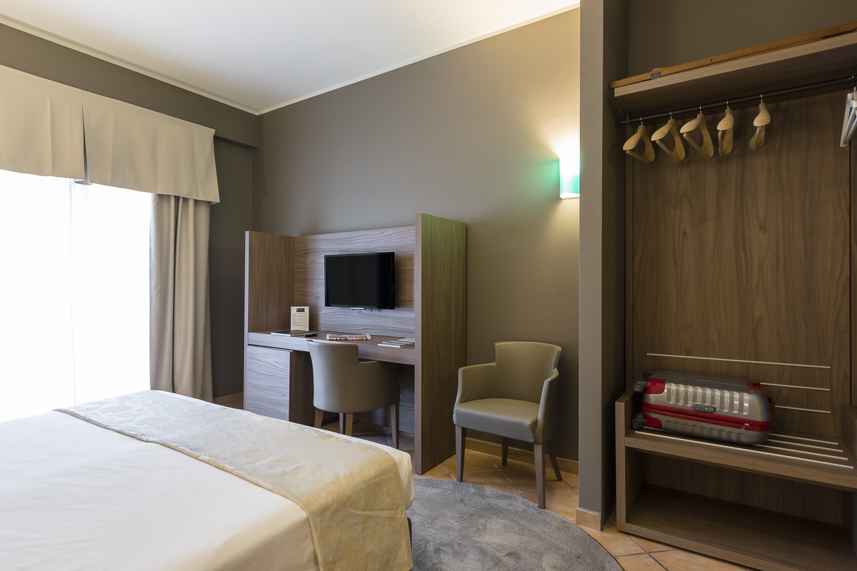 ROOM, SINGLE, DOUBLE BED