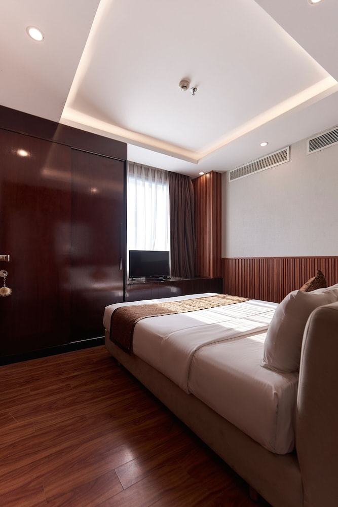 MERCURY BOUTIQUE HOTEL 37/76
