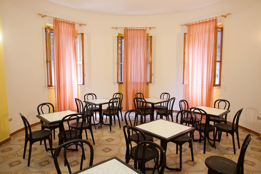 MODERNO HOTEL 23/36