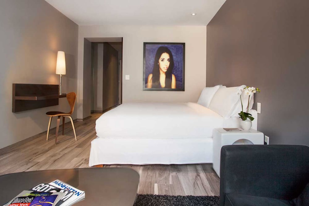 ROOM, KING BED