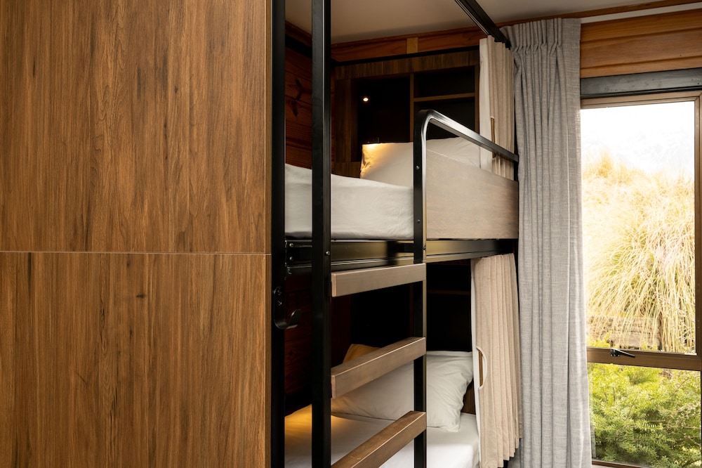 Haka House Aoraki Mt Cook 11/18
