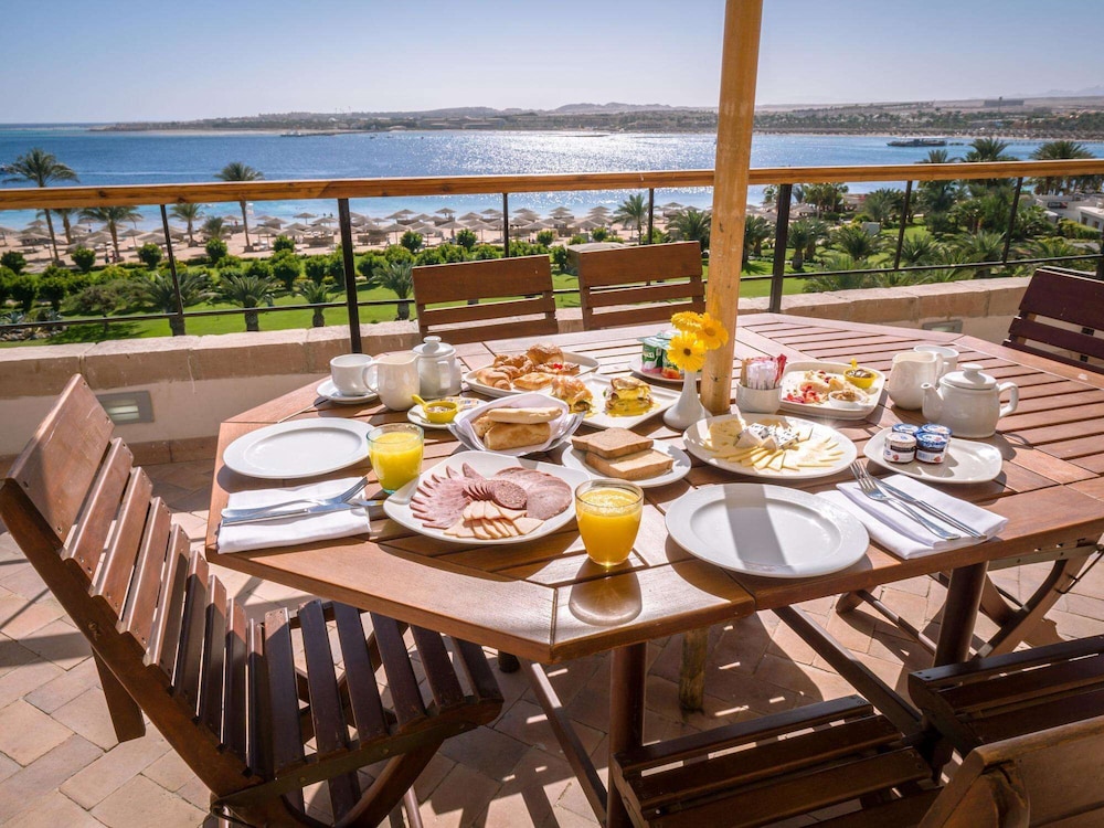 Fort Arabesque Beach Resort 33/50
