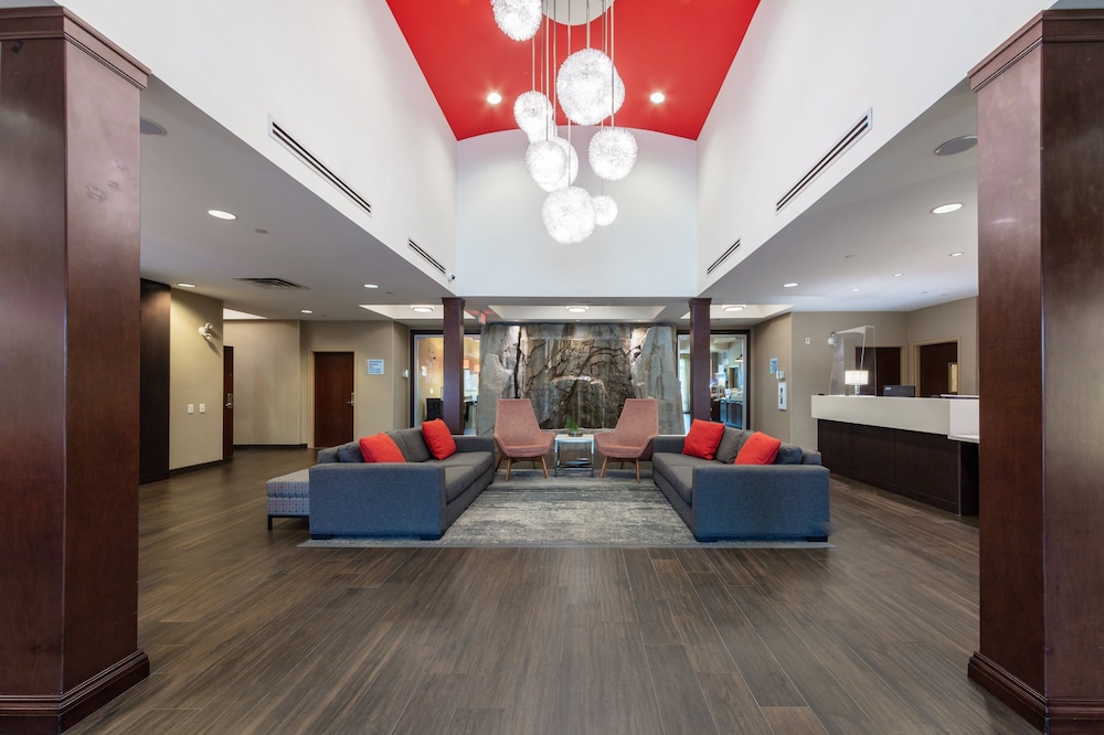 Holiday Inn Express Suites Riverport 44/76
