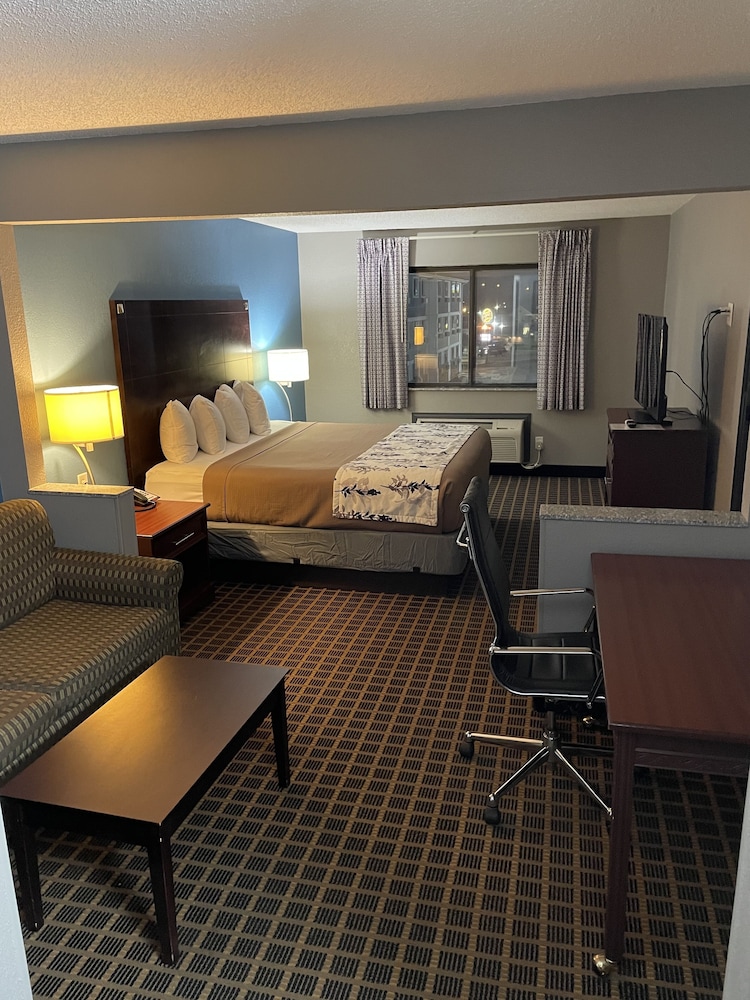 Economy Inn Suites Cedar Rapids 35/50