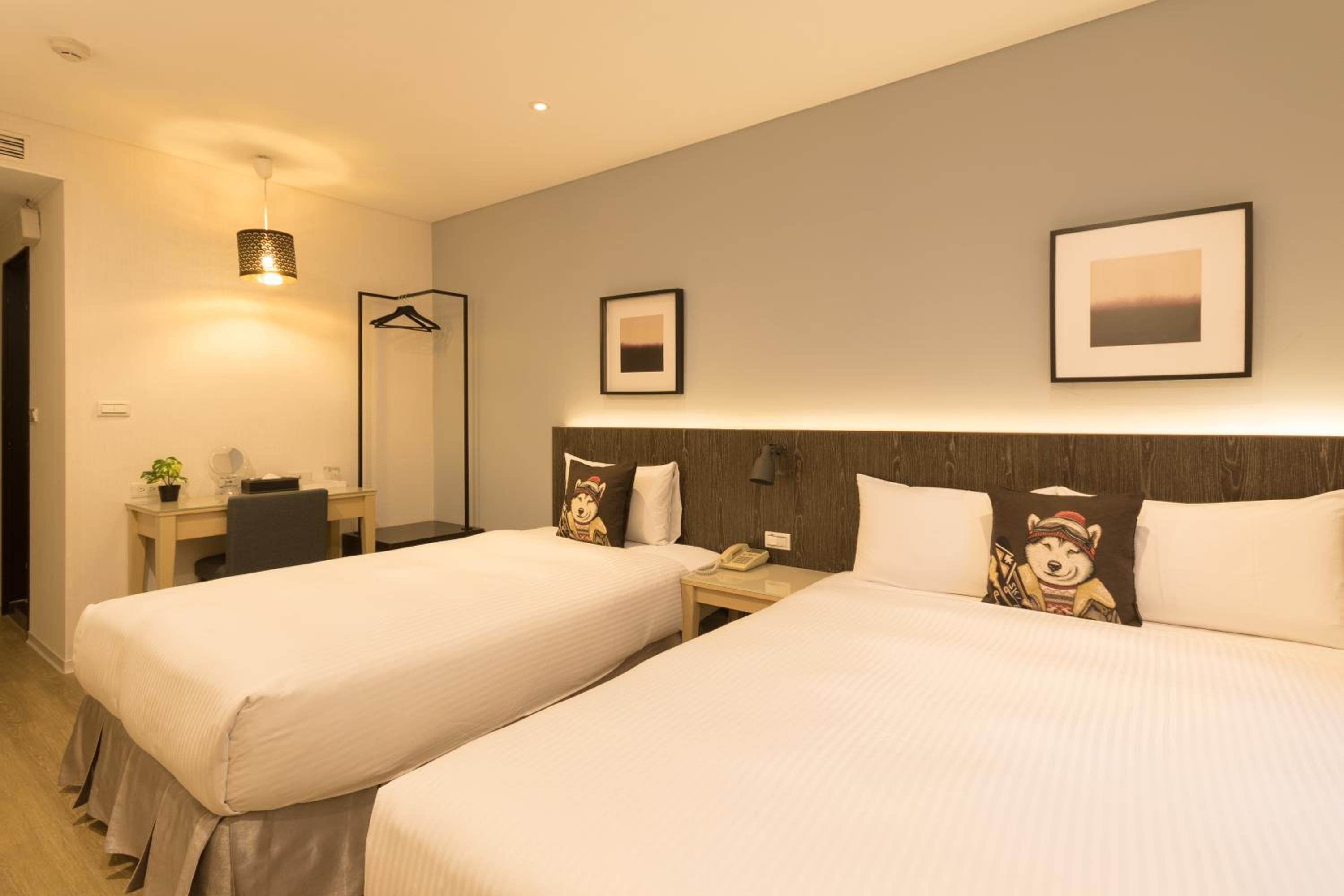 Room, Triple, 1 Queen and 1 Single Bed