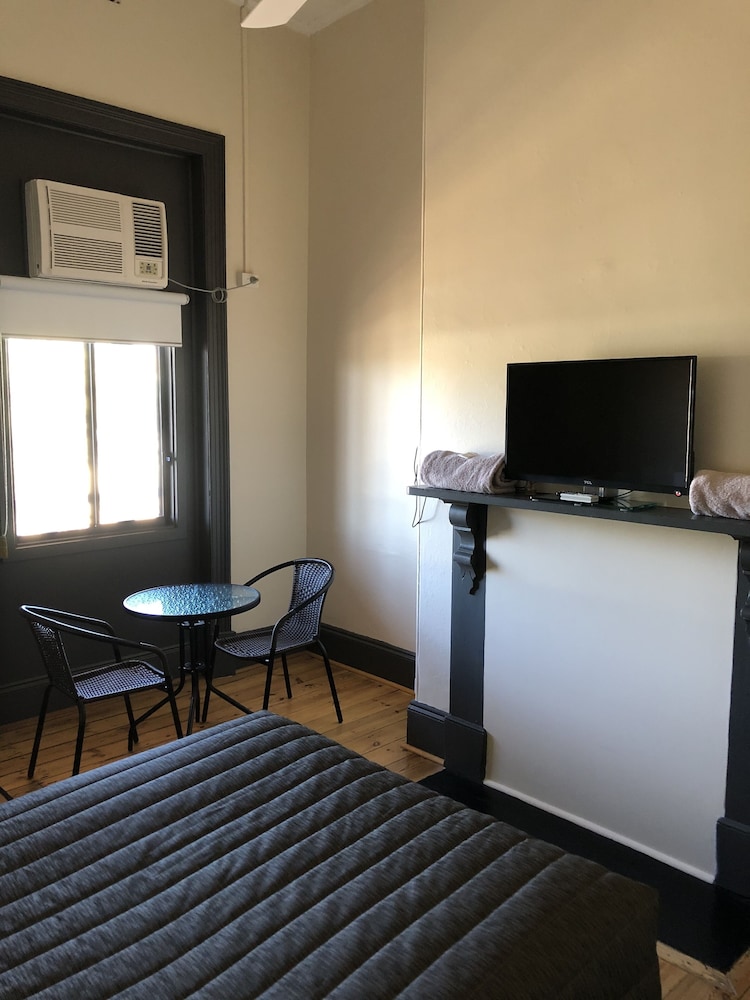 Pampas Motel 35/53